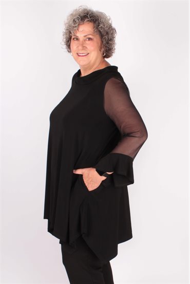 Tunique noire en tricot soyeux et filet